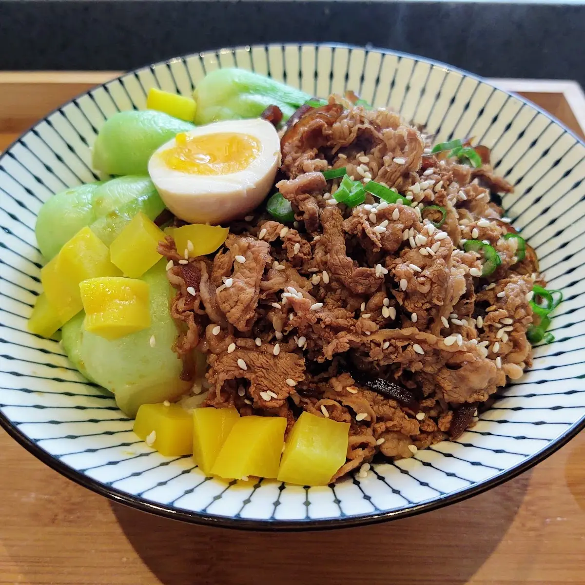 marinated beef rice bowl 牛肉饭